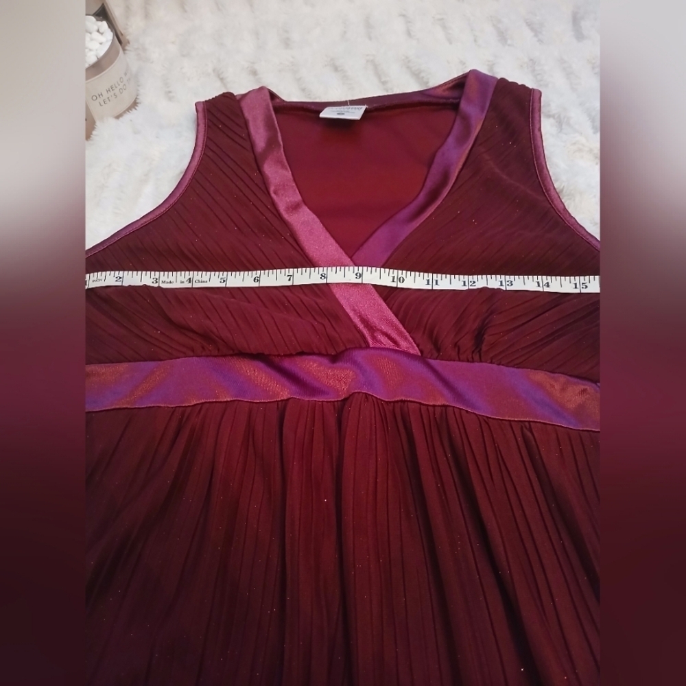 Elegant Burgundy V-Neck top - Picture 4 of 11